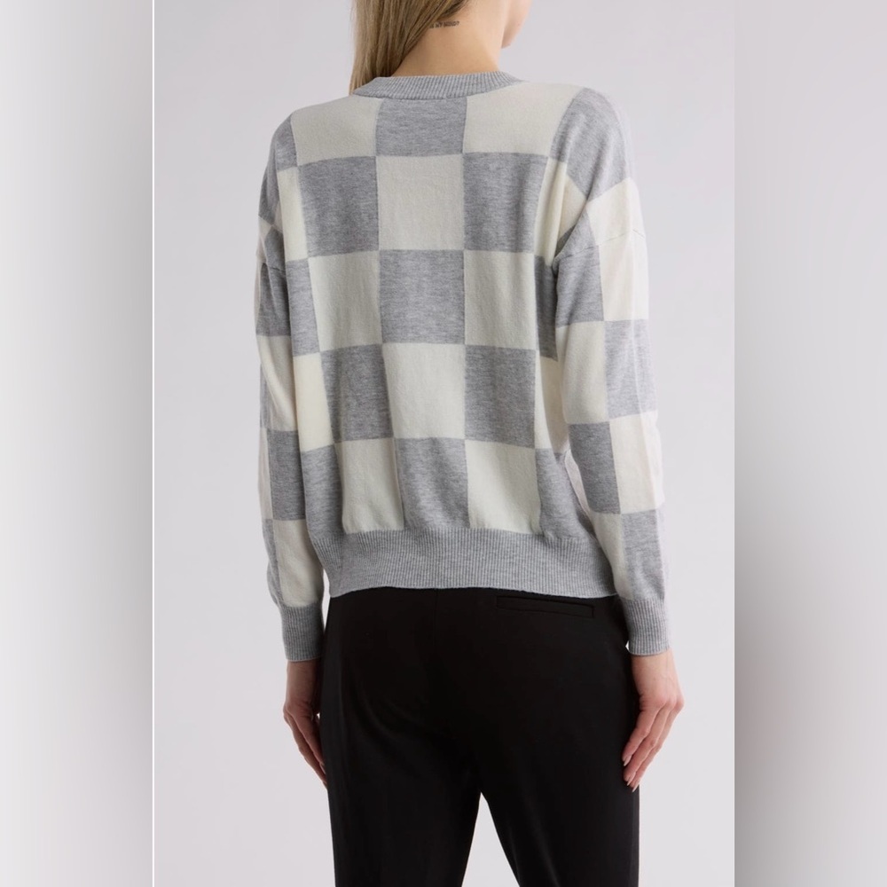 T Tahari Gray and Cream Crew Neck Sweater with Checkered Pattern - Picture 3 of 9